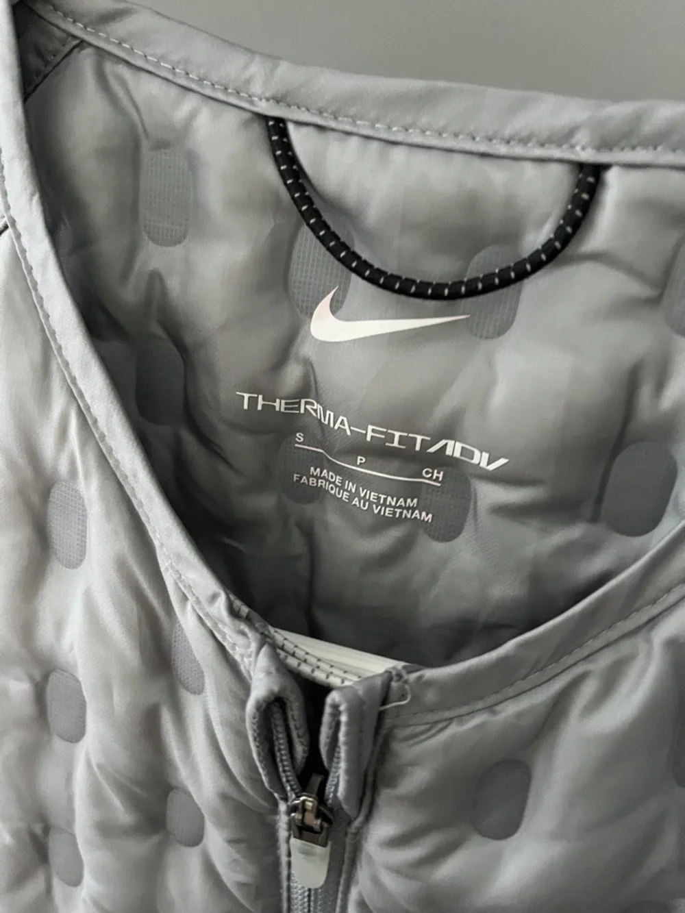 Nike Grey Quilted Lightweight Sleeveless Vest - Picture 2 of 4